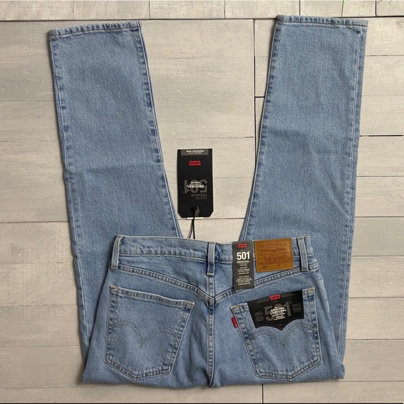Levi’s Premium 501 Crop in Tango Surge - Picture 2 of 16